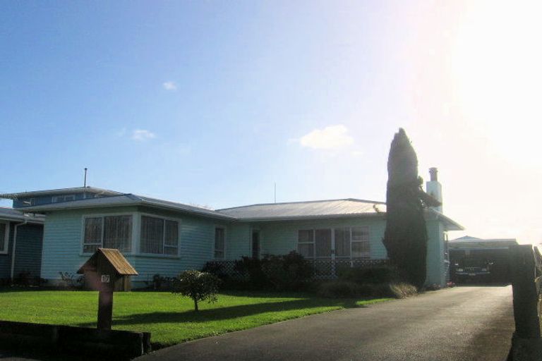 Photo of property in 17 Somerset Crescent, Highbury, Palmerston North, 4412