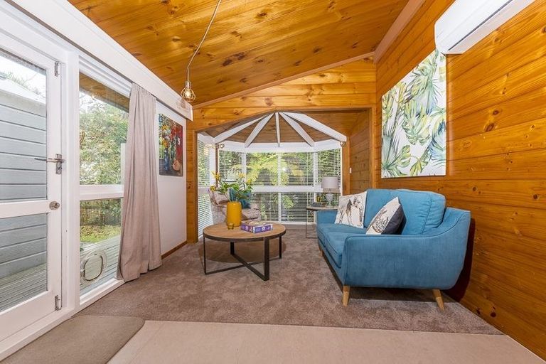 Photo of property in 18 Easter Parade, Glen Eden, Auckland, 0602