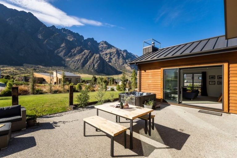 Photo of property in 1 Hovingham Court, Jacks Point, Queenstown, 9371