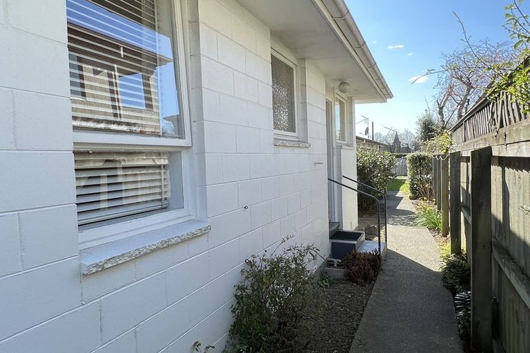 Photo of property in 2/74 Saint James Avenue, Papanui, Christchurch, 8053