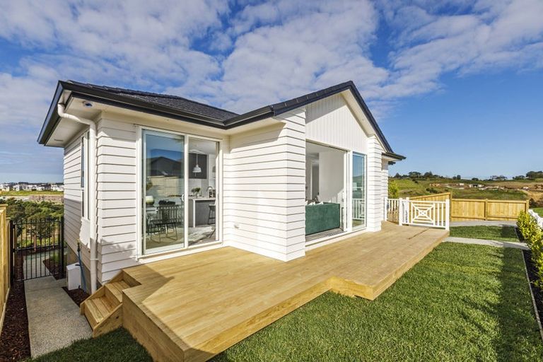 Photo of property in 10 Bine Crescent, Orewa, 0931