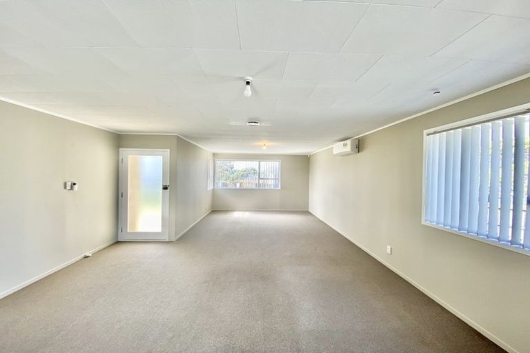 Photo of property in 37 Alabaster Drive, Papatoetoe, Auckland, 2025