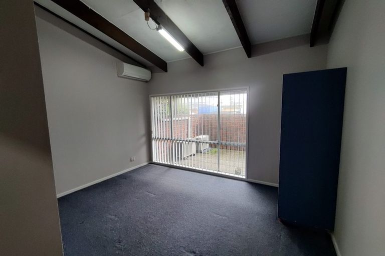 Photo of property in 2/3366 Great North Road, Glen Eden, Auckland, 0602