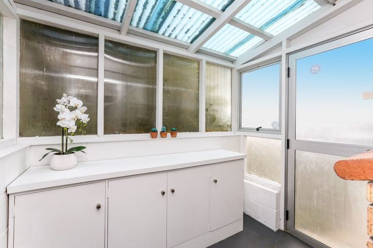 Photo of property in 4/6 Gilbert Street, New Plymouth, 4310