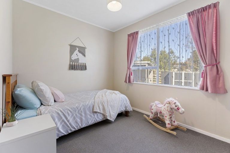 Photo of property in 9 Pluto Place, Milson, Palmerston North, 4414