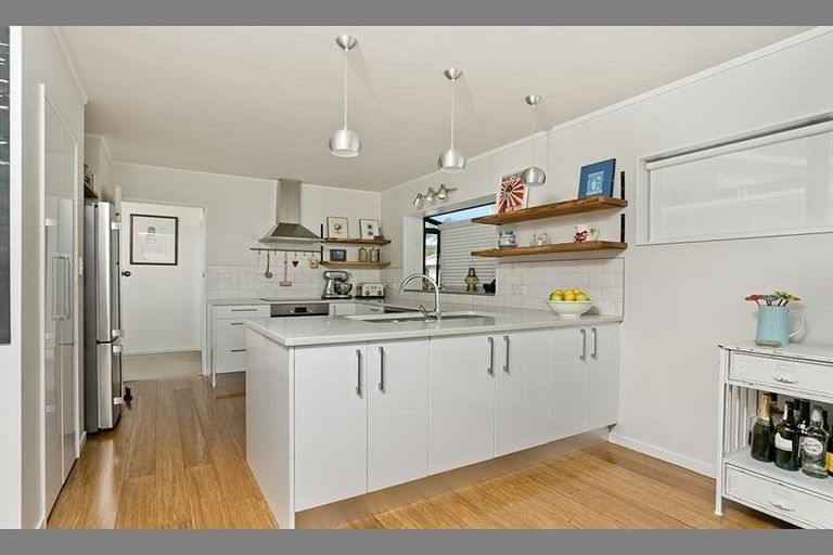 Photo of property in 1/16 Toroa Street, Torbay, Auckland, 0630