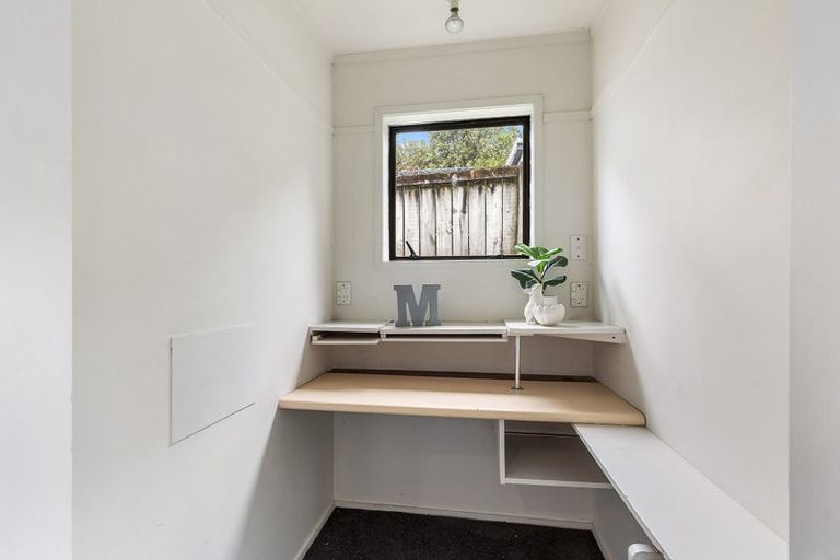 Photo of property in 15 Victory Crescent, Tawa, Wellington, 5028