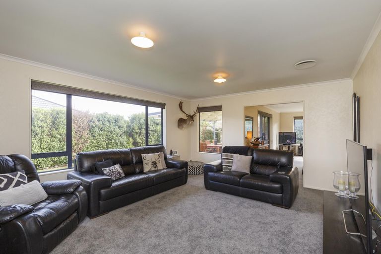Photo of property in 25 Boston Parade, Kelvin Grove, Palmerston North, 4414