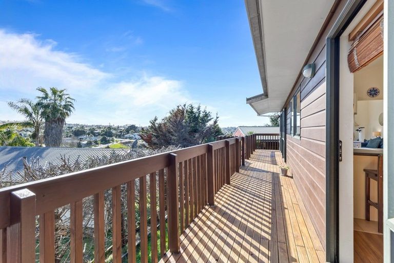 Photo of property in 12/76 Target Road, Totara Vale, Auckland, 0629