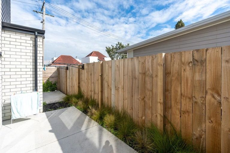 Photo of property in 1/12 Charlemont Street, Whitiora, Hamilton, 3200