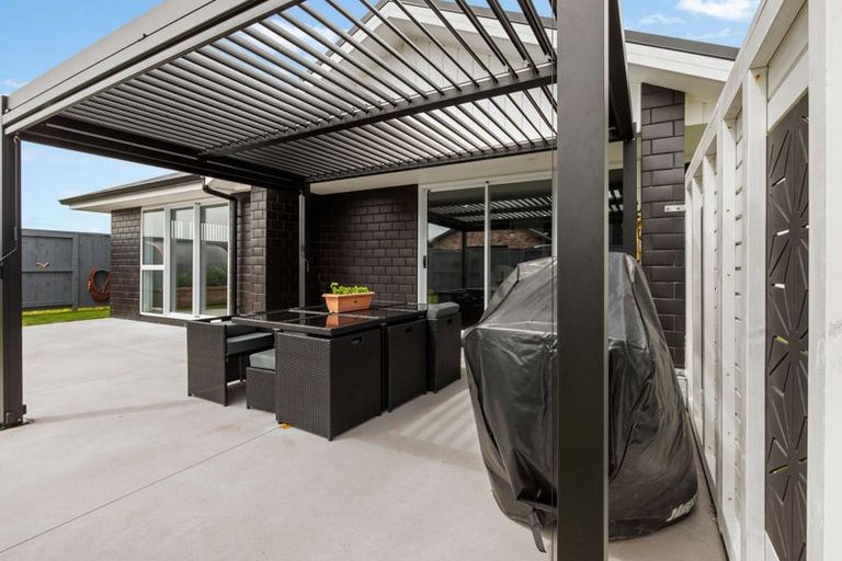 Photo of property in 6 Kuakua Close, Papamoa Beach, Papamoa, 3118