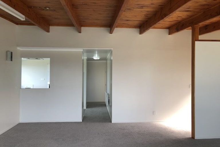 Photo of property in 1/191 Glenfield Road, Hillcrest, Auckland, 0627