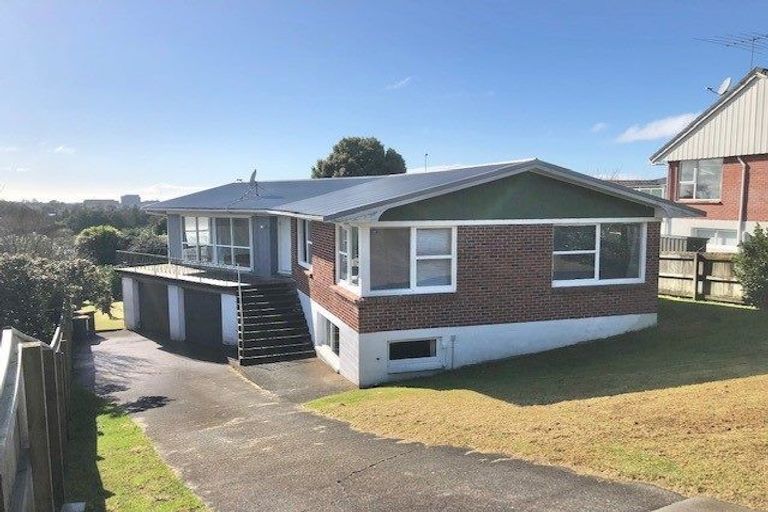 Photo of property in 3 Alton Avenue, Hillcrest, Auckland, 0627
