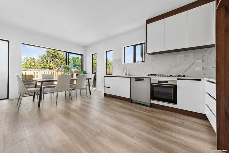 Photo of property in 7b Sherwood Avenue, Te Atatu South, Auckland, 0610