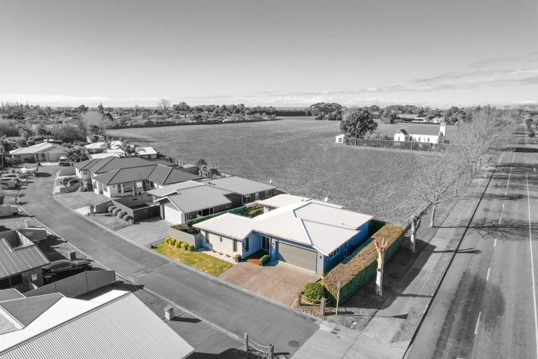 Photo of property in 2 Gregory Grove, Clive, 4102