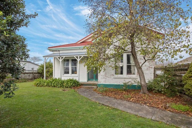 Photo of property in 624 Featherston Street, Roslyn, Palmerston North, 4414