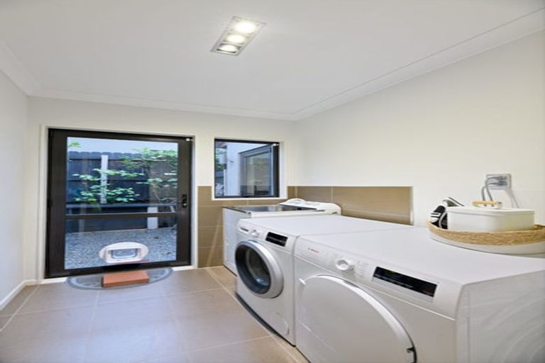 Photo of property in 19 South Kensington Way, Henderson, Auckland, 0612