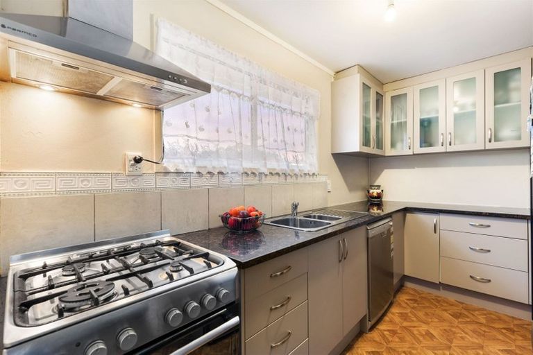 Photo of property in 4 Backhurst Grove, Massey, Auckland, 0614