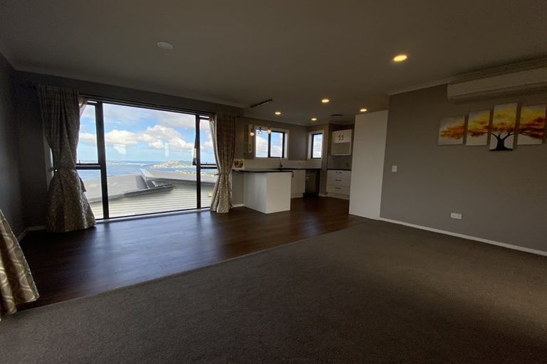 Photo of property in 85 Spenmoor Street, Newlands, Wellington, 6037