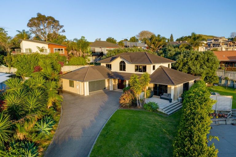 Photo of property in 11 Hillford Place, Welcome Bay, Tauranga, 3175
