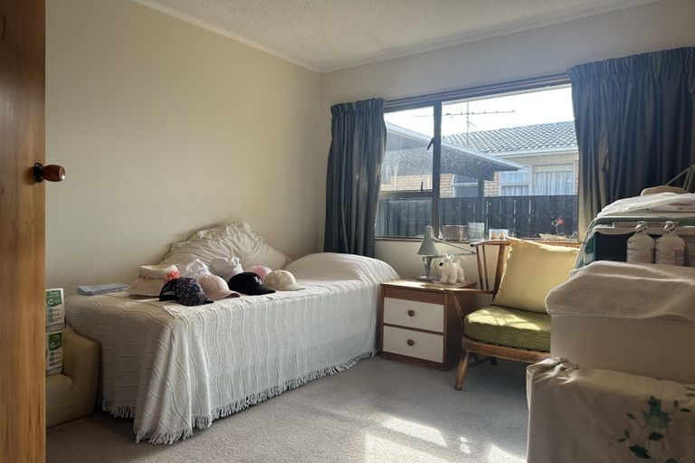 Photo of property in 32 Borrowdace Avenue, Botany Downs, Auckland, 2010