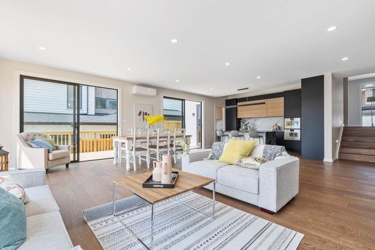 Photo of property in 3 May Potter Close, Oteha, Auckland, 0632