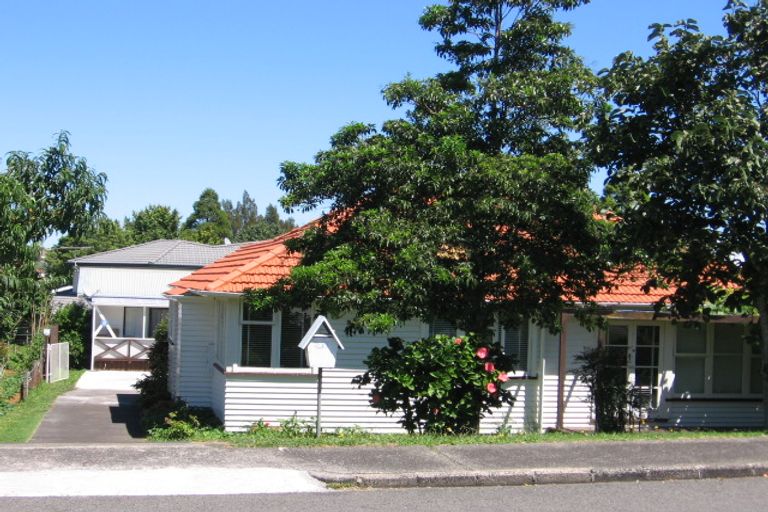 Photo of property in 16 Haughey Avenue, Three Kings, Auckland, 1042