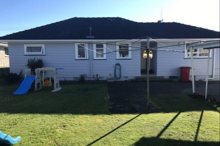 Photo of property in 105 Kawiu Road, Levin, 5510