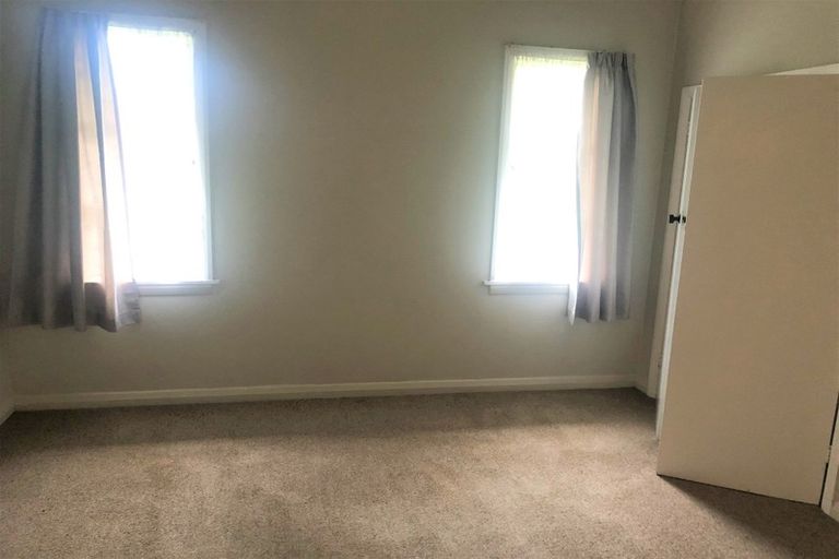 Photo of property in 28 Newington Road, Henderson, Auckland, 0612