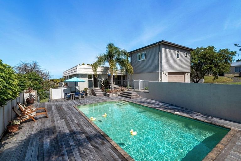 Photo of property in 166 Stapleford Crescent, Browns Bay, Auckland, 0630