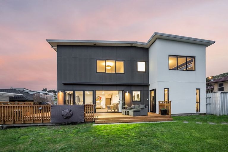 Photo of property in 4 The Fjord, Aotea, Porirua, 5024