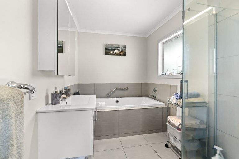 Photo of property in 4b Clerke Place, Marfell, New Plymouth, 4310