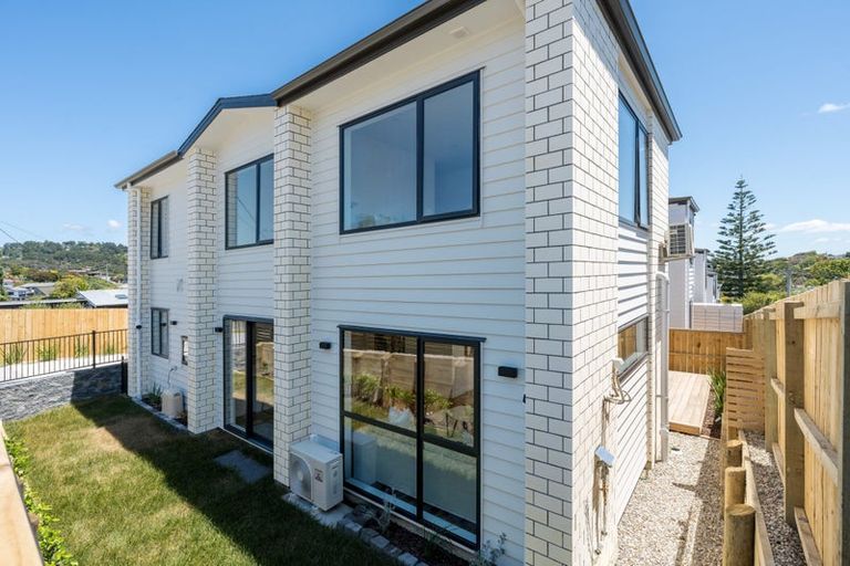 Photo of property in 21c Barron Drive, Green Bay, Auckland, 0604