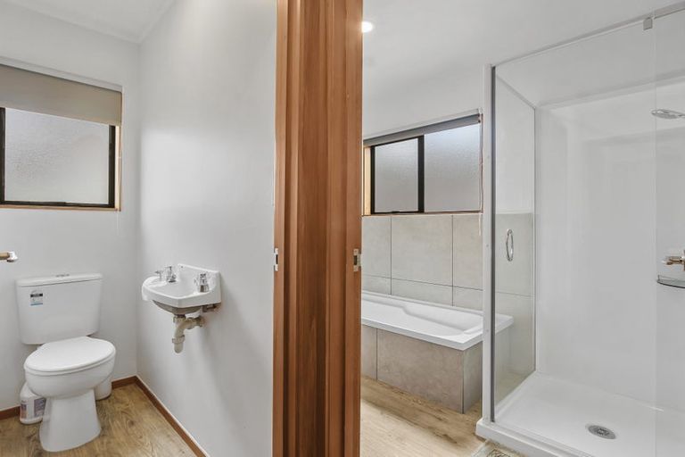 Photo of property in 1/254 Sturges Road, Henderson, Auckland, 0612