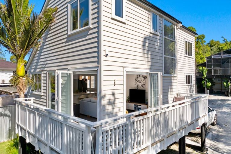 Photo of property in 32a Sandown Road, Rothesay Bay, Auckland, 0630