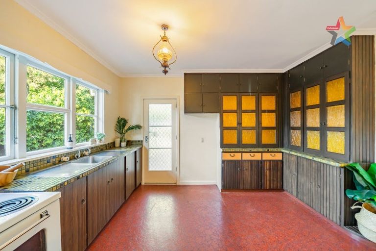 Photo of property in 224 Eastern Hutt Road, Stokes Valley, Lower Hutt, 5019