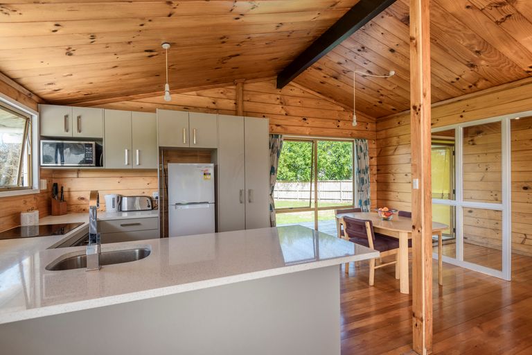 Photo of property in 88 Omaha Flats Road, Tawharanui Peninsula, Warkworth, 0986