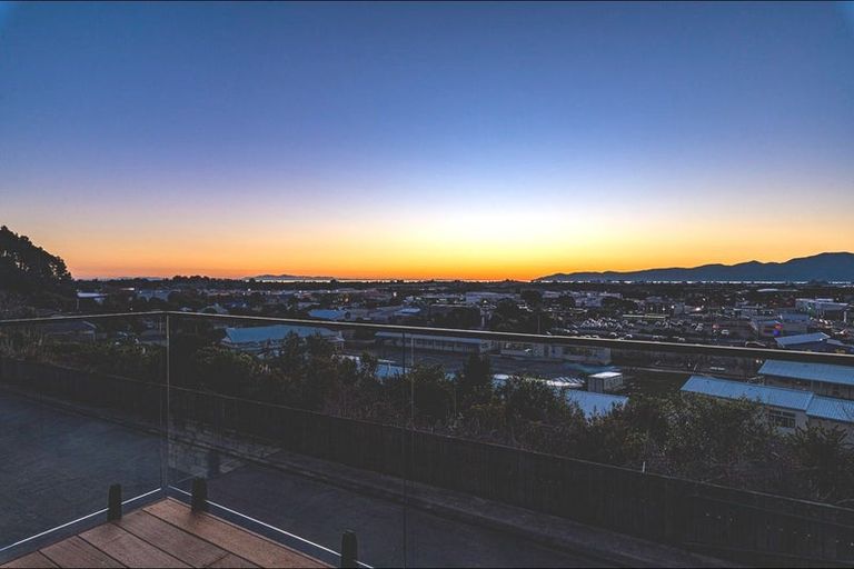 Photo of property in 37 Ruapehu Street, Paraparaumu, 5032