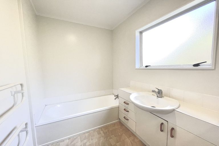 Photo of property in 1/10 Napoleon Avenue, Milford, Auckland, 0620