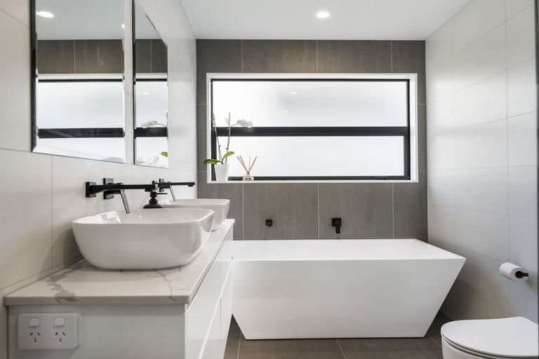 Photo of property in 28 Leathem Crescent, Pokeno, 2402