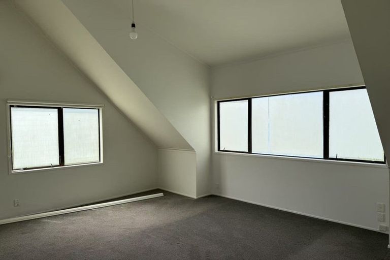 Photo of property in 20b Regency Place, Sunnynook, Auckland, 0632