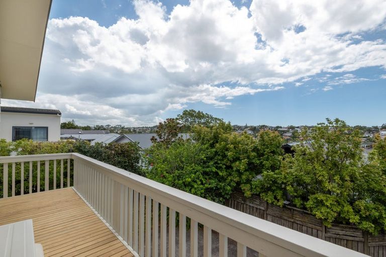 Photo of property in 1/12 Corunna Road, Milford, Auckland, 0620