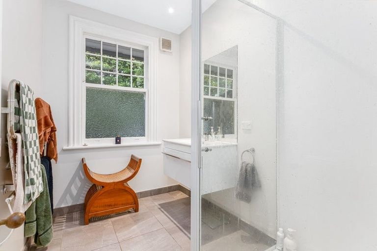 Photo of property in 44 Aurora Terrace, Kelburn, Wellington, 6012