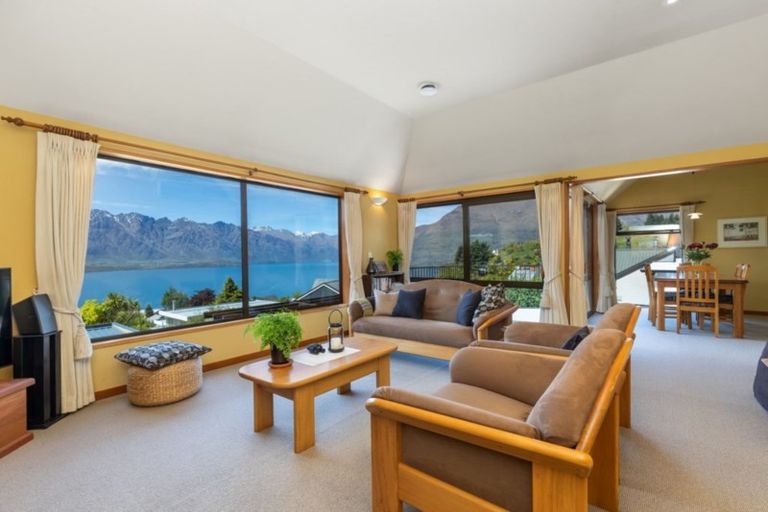 Photo of property in 29 Greenstone Place, Fernhill, Queenstown, 9300