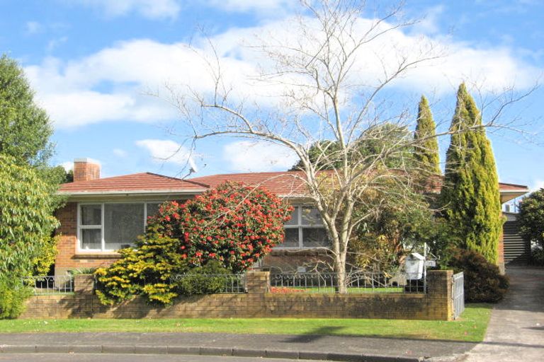 Photo of property in 15 Salas Place, Papakura, 2110