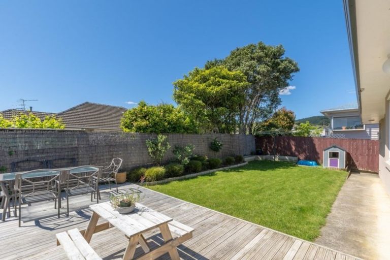 Photo of property in 63 The Drive, Tawa, Wellington, 5028