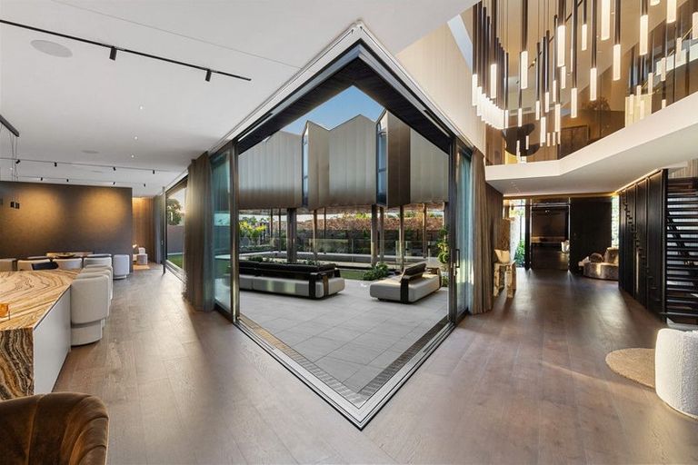 Photo of property in 32 Tuhaere Street, Orakei, Auckland, 1071