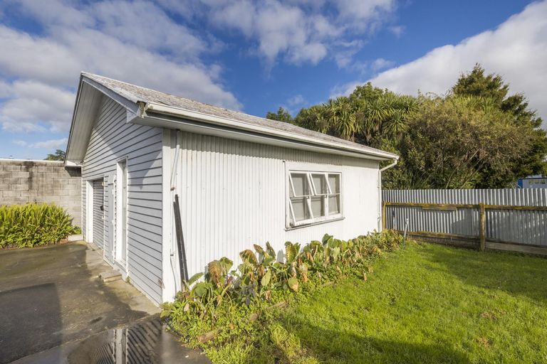 Photo of property in 77 Savage Crescent, West End, Palmerston North, 4412
