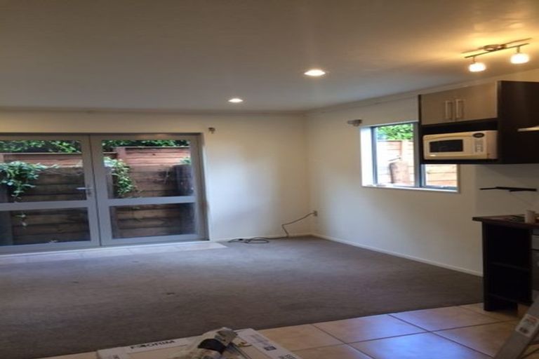 Photo of property in 8 Nor'east Drive, Northcross, Auckland, 0632