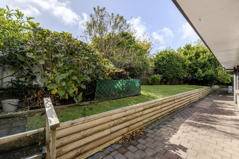 Photo of property in 15 Sandel Rise, Merrilands, New Plymouth, 4312